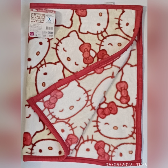 Hello kitty Sanrio small blanket - Picture 2 of 3